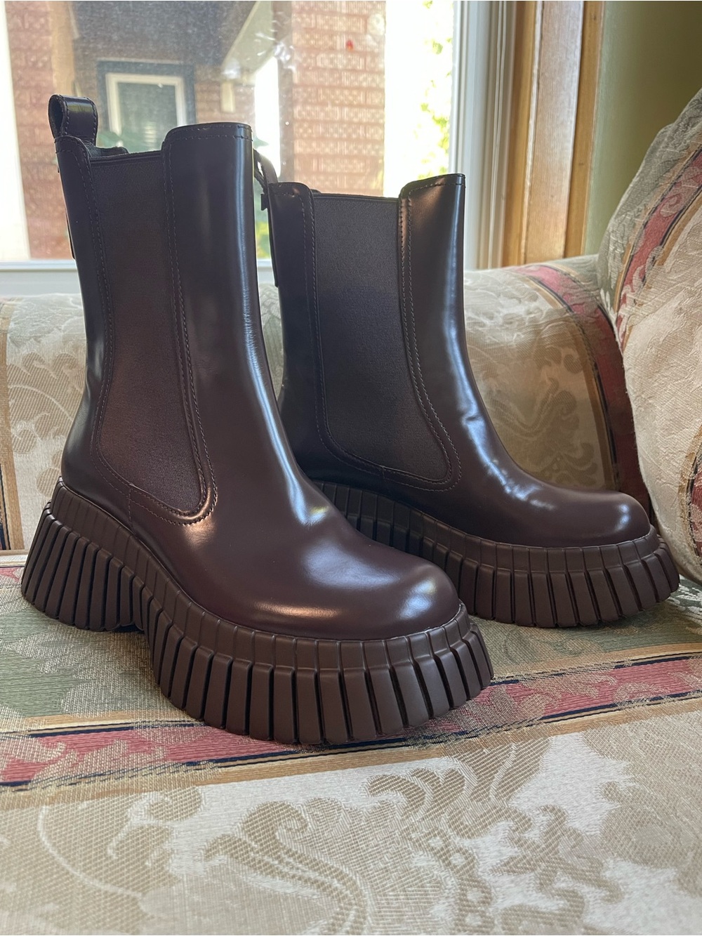 CAMPER BCN Brown Leather Chelsea Boot. Size 38 Women N19-19